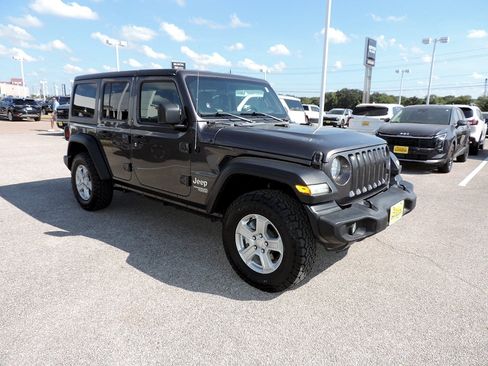 Used 2020 Jeep Wrangler Unlimited Sport S AWD/4WD image 3