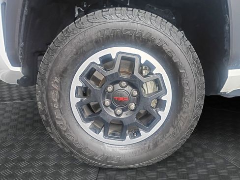 Used 2025 Toyota Tacoma TRD Off-Road AWD/4WD image 23