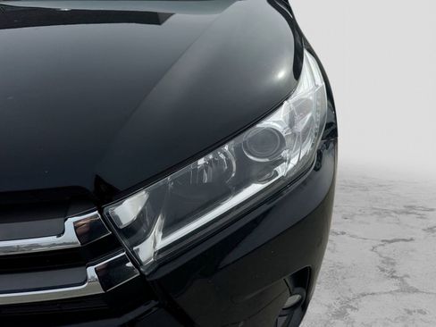 Used 2018 Toyota Highlander XLE image 12