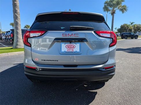 New 2024 GMC Terrain SLE w/ Driver Convenience Package image 5