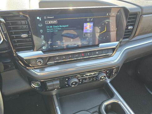 Used 2024 Chevrolet Silverado 1500 High Country image 43