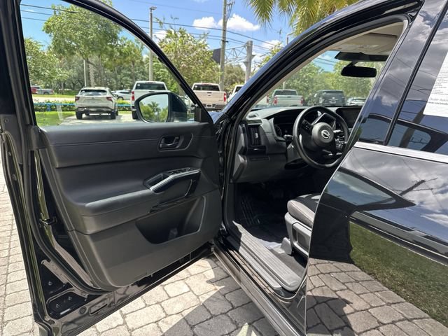 Used 2025 Nissan Pathfinder S FWD image 22
