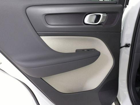 Used 2024 Volvo XC40 B5 Plus w/ Climate Package image 34