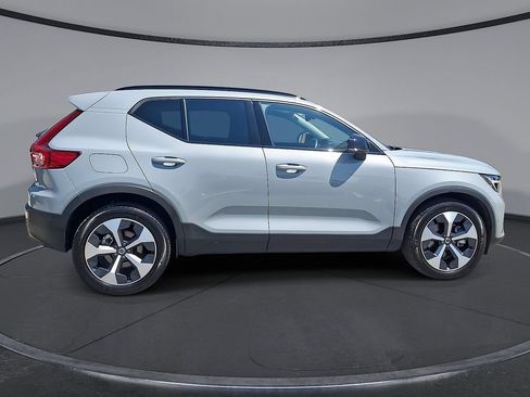 Certified 2026 Volvo XC40 B5 Plus AWD/4WD image 32