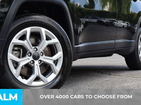 Used 2025 Jeep Compass Latitude AWD/4WD image 3