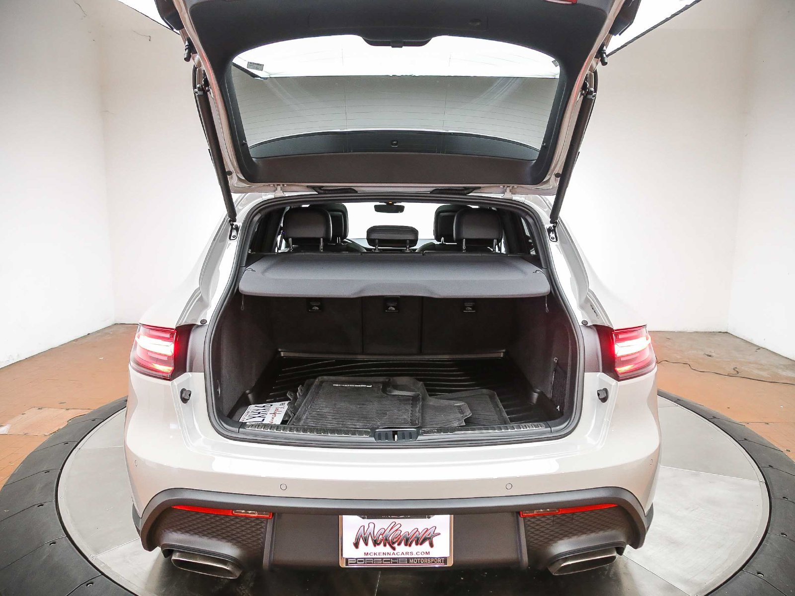 Certified 2026 Porsche Macan AWD/4WD image 31