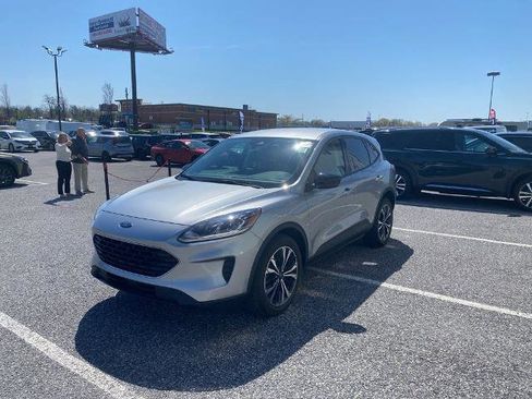 Certified 2022 Ford Escape SE w/ SE Sport Appearance Package AWD/4WD image 4