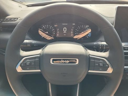 Used 2026 Jeep Compass Latitude AWD/4WD image 24