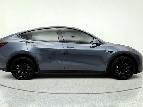 Used 2022 Tesla Model Y Long Range AWD/4WD image 4