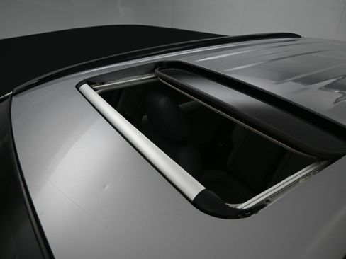 Used 2021 Toyota RAV4 XLE Premium image 21