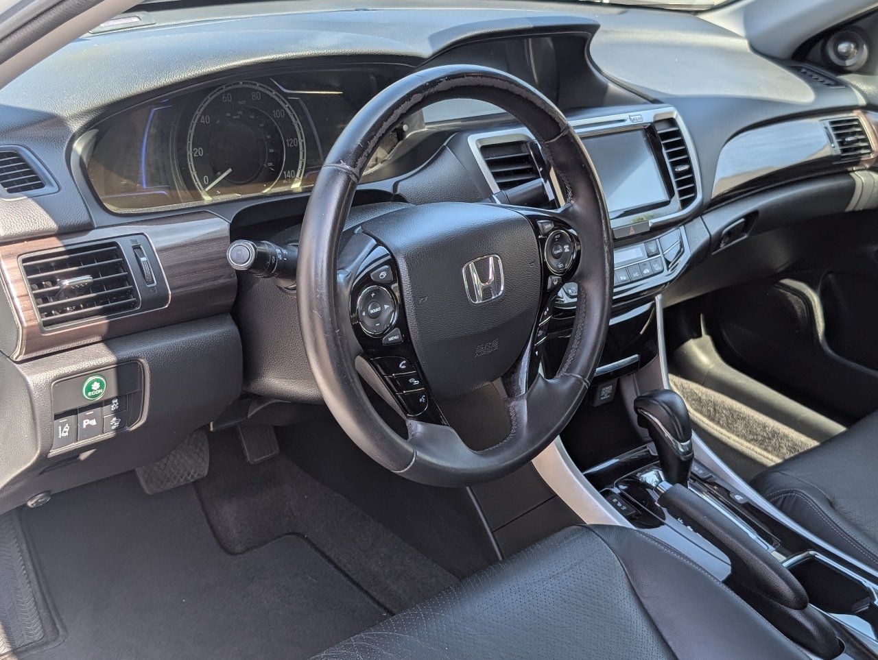 Used 2017 Honda Accord Touring image 14