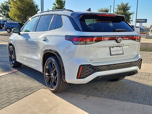 New 2026 Volkswagen Tiguan SE R-Line image 2