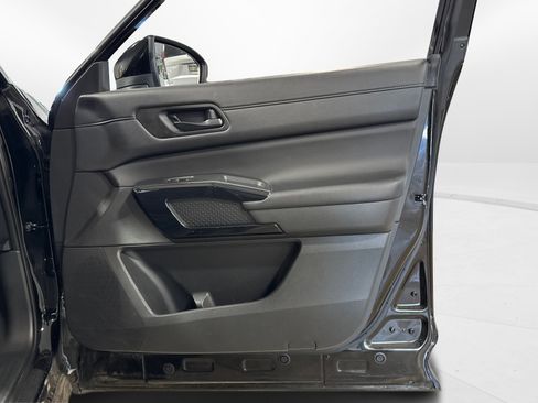 Used 2025 Nissan Pathfinder SV AWD/4WD image 33