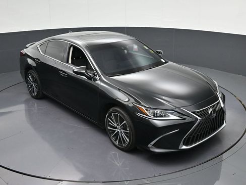 Used 2025 Lexus ES 300h w/ Premium Package FWD image 29