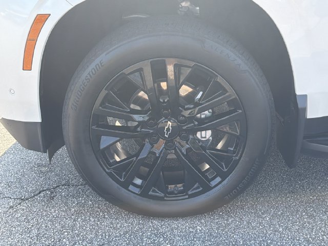 Used 2025 Chevrolet Suburban Premier AWD/4WD image 13