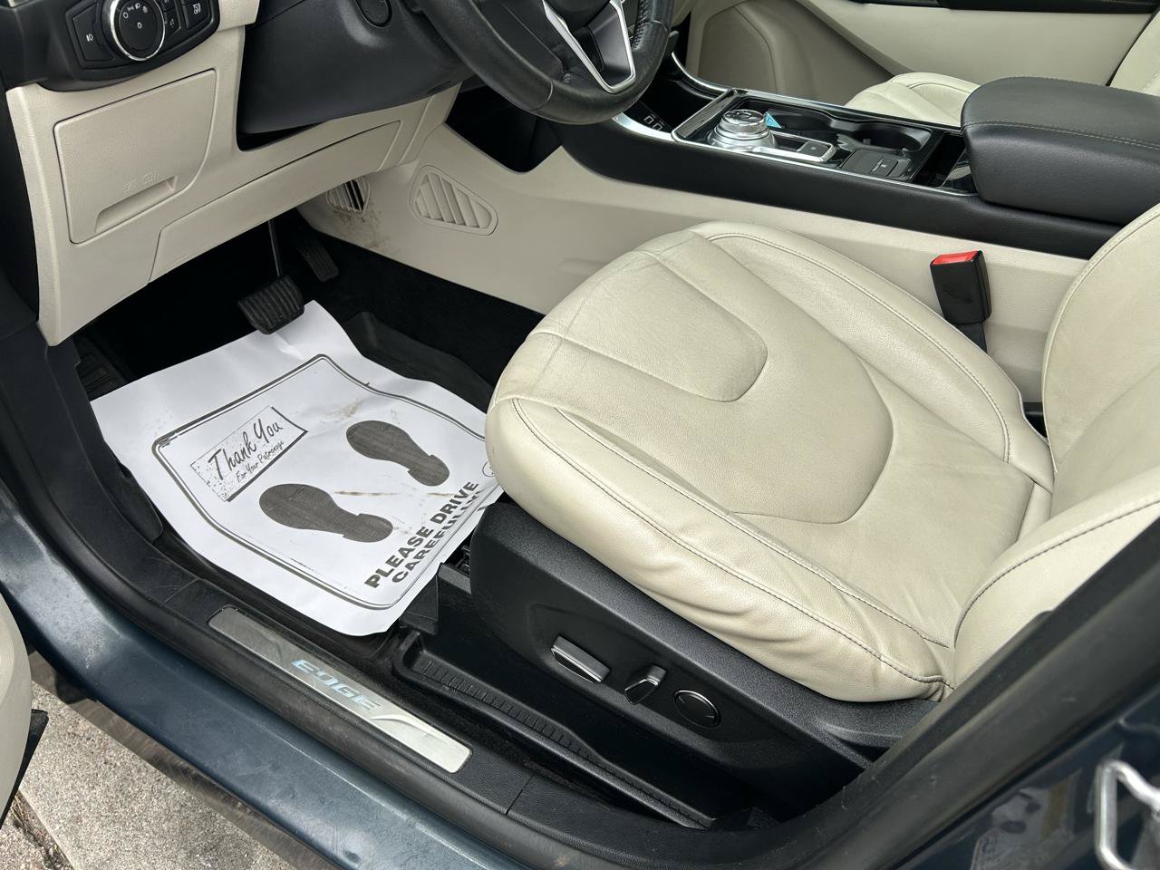Used 2019 Ford Edge Titanium w/ Cold Weather Package AWD/4WD image 10