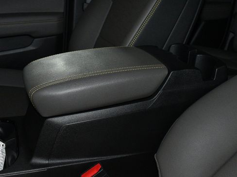 Used 2025 Chevrolet Colorado ZR2 w/ Technology Package AWD/4WD image 39