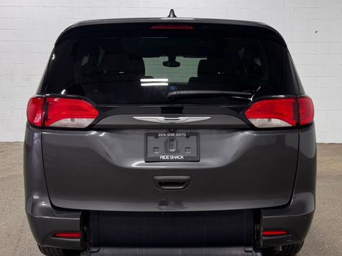 Used 2017 Chrysler Pacifica LX image 5