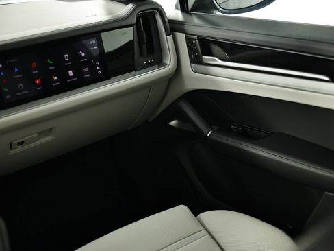 Certified 2025 Porsche Cayenne Coupe AWD/4WD image 31