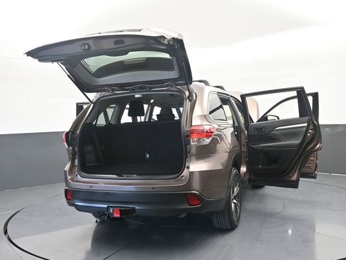 Used 2019 Toyota Highlander LE FWD image 72