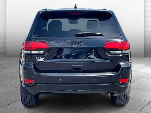 Used 2020 Jeep Grand Cherokee Altitude image 3