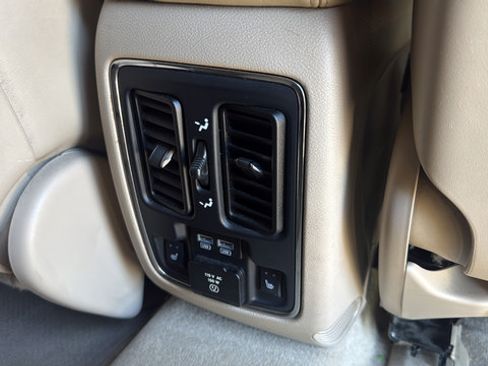 Used 2014 Jeep Grand Cherokee Overland AWD/4WD image 27