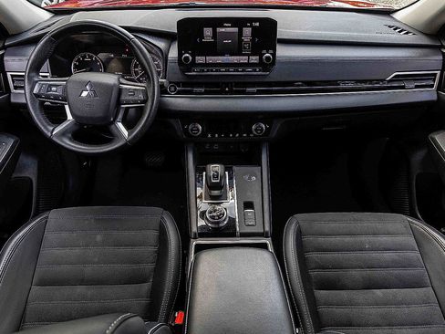 Used 2024 Mitsubishi Outlander AWD image 21