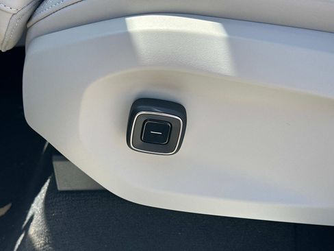 New 2025 Volvo EX90 Plus image 14