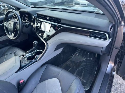 Used 2018 Toyota Camry XLE FWD image 13
