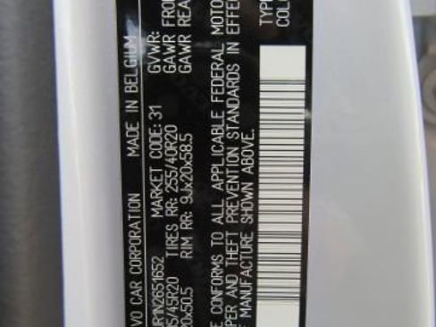 Used 2022 Volvo XC40 P8 Recharge Plus image 52