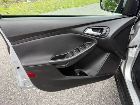 Used 2015 Ford Focus SE image 38