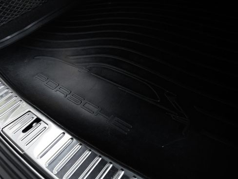 Certified 2023 Porsche Cayenne Coupe AWD/4WD image 28