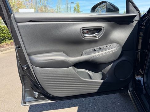 Used 2023 Honda HR-V LX image 12