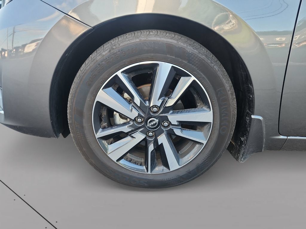 Used 2025 Nissan Versa SV w/ Trunk Package FWD image 9