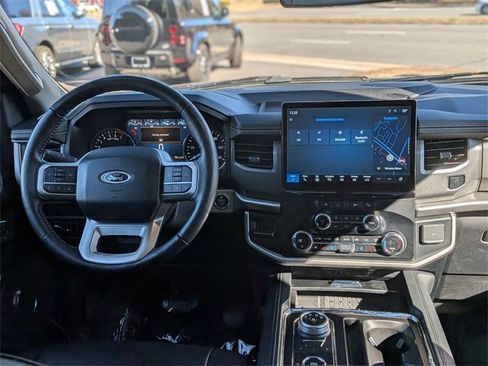 Used 2024 Ford Expedition Max XLT image 28