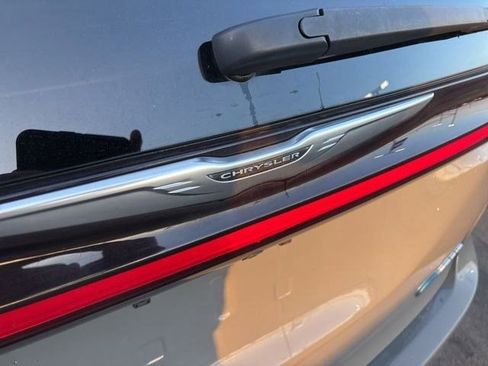 Used 2022 Chrysler Pacifica Touring-L image 47