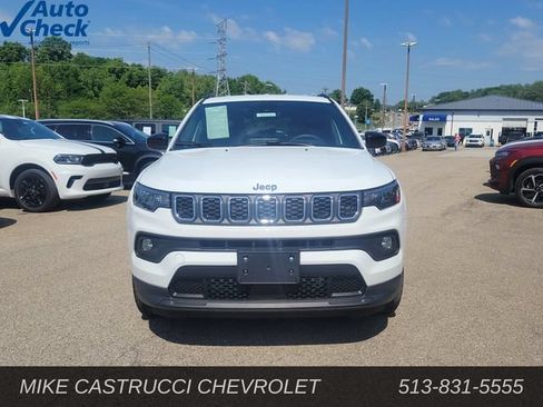 Used 2025 Jeep Compass Latitude AWD/4WD image 8