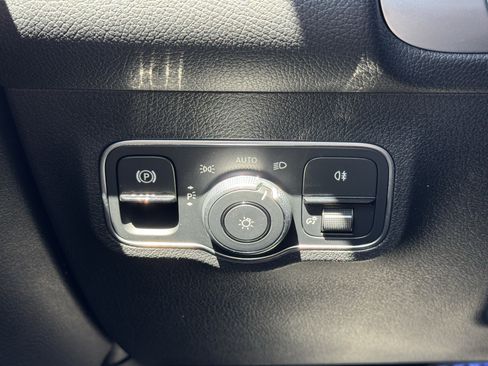 Used 2024 Mercedes-Benz GLB 250 image 29