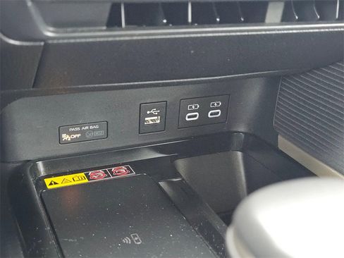 Used 2025 Toyota Camry SE image 27