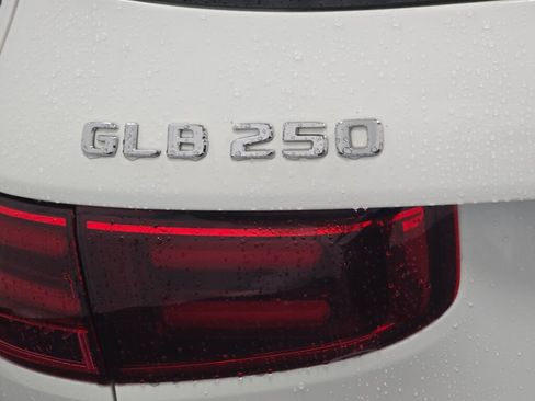 Used 2025 Mercedes-Benz GLB 250 4MATIC image 30