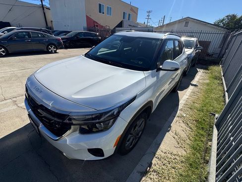 Used 2024 Kia Seltos S AWD/4WD image 2