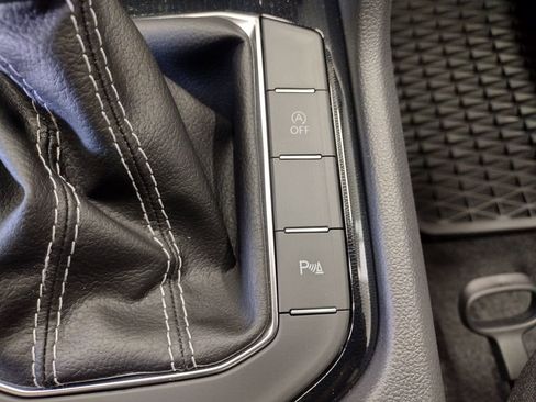 New 2025 Volkswagen Taos SE image 31