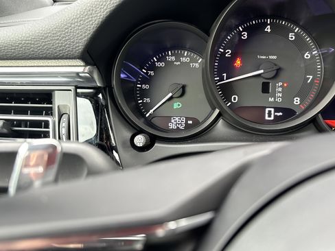 Used 2026 Porsche Macan image 16