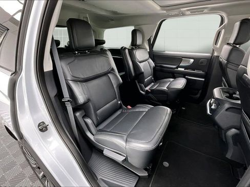 New 2025 Ford Expedition Platinum w/ Driver's Package image 10