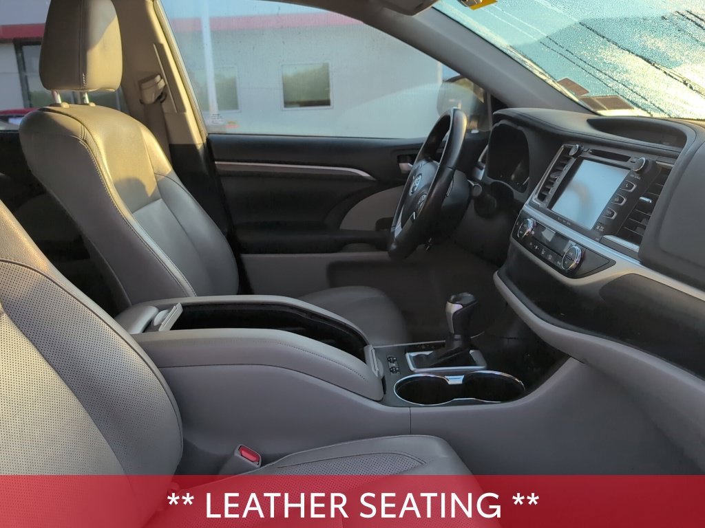 Used 2018 Toyota Highlander Limited AWD/4WD image 2