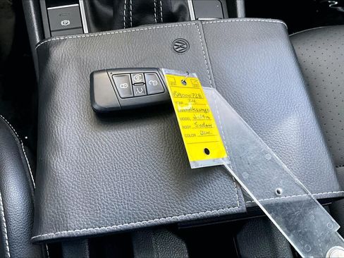 Used 2024 Volkswagen Jetta SE w/ Panoramic Sunroof Package FWD image 15