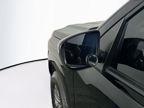 Used 2025 Nissan Frontier SV image 16