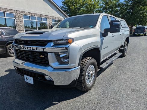 Used 2021 Chevrolet Silverado 2500 LT w/ Convenience Package AWD/4WD image 2