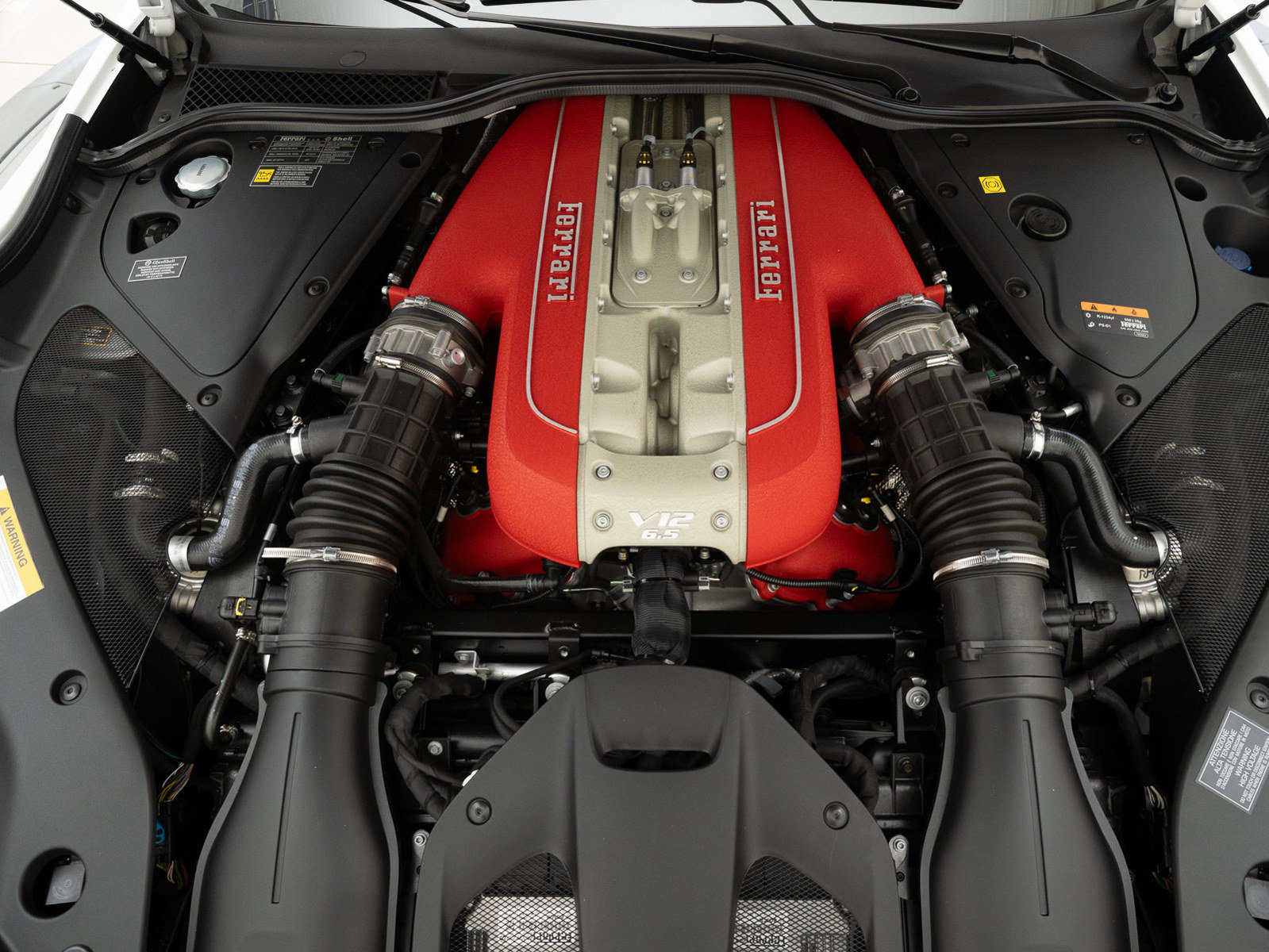 Used 2022 Ferrari 812 GTS RWD image 33