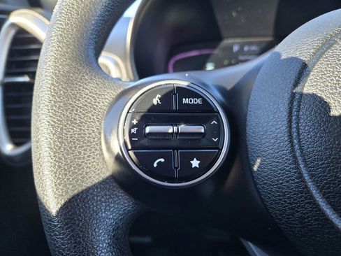 Used 2023 Kia Soul LX w/ LX Technology Package image 18